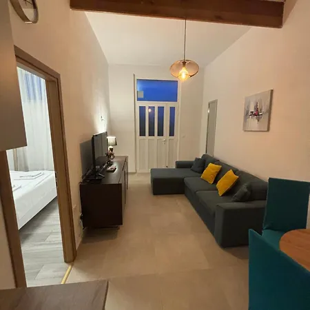 Kairos Apartment